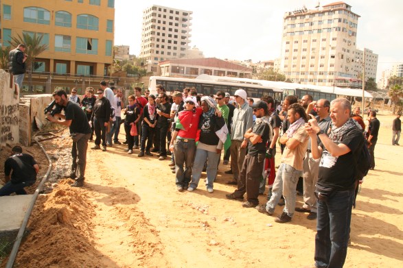 THE ITALIAN CONVOY SOLIDARITY IN THE PORT PUT FLOWERS IN.. OLIVIA.. VIK BOAT