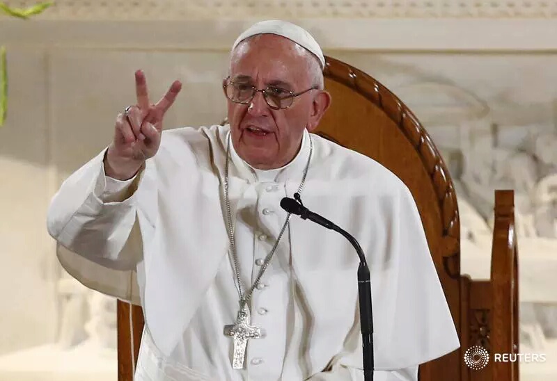 Pope Francis raises victory sign